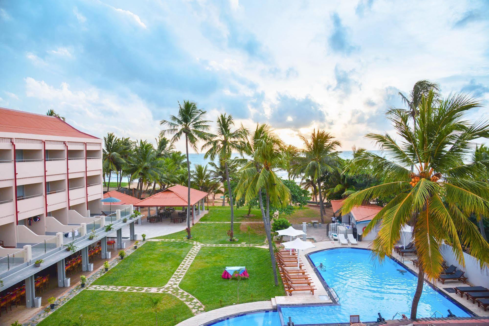 Paradise Beach Hotel Negombo Exterior photo