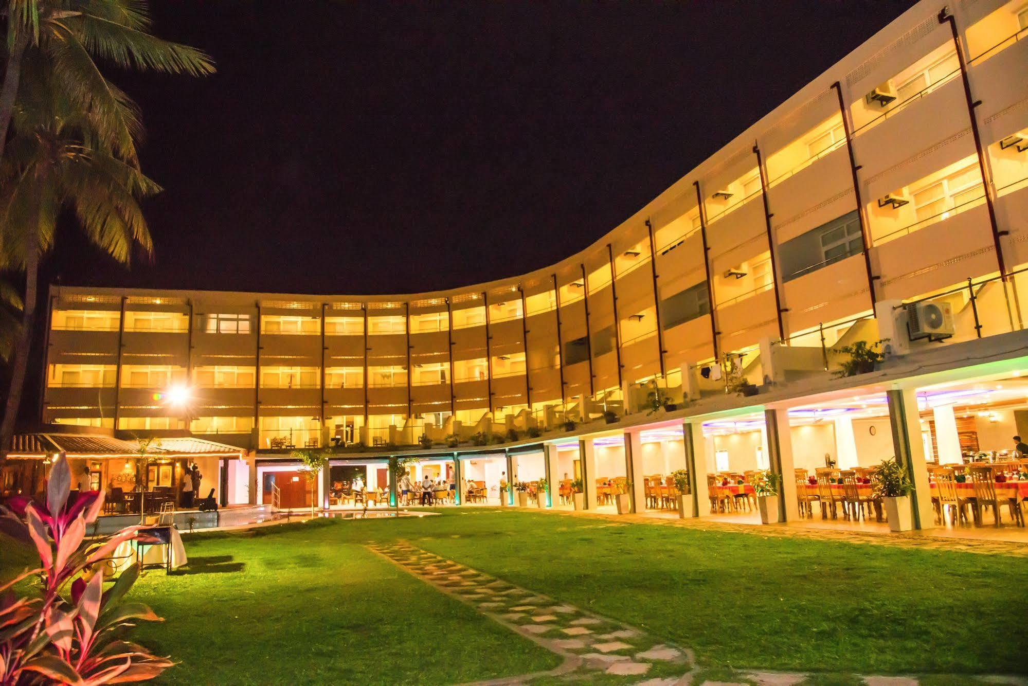 Paradise Beach Hotel Negombo Exterior photo