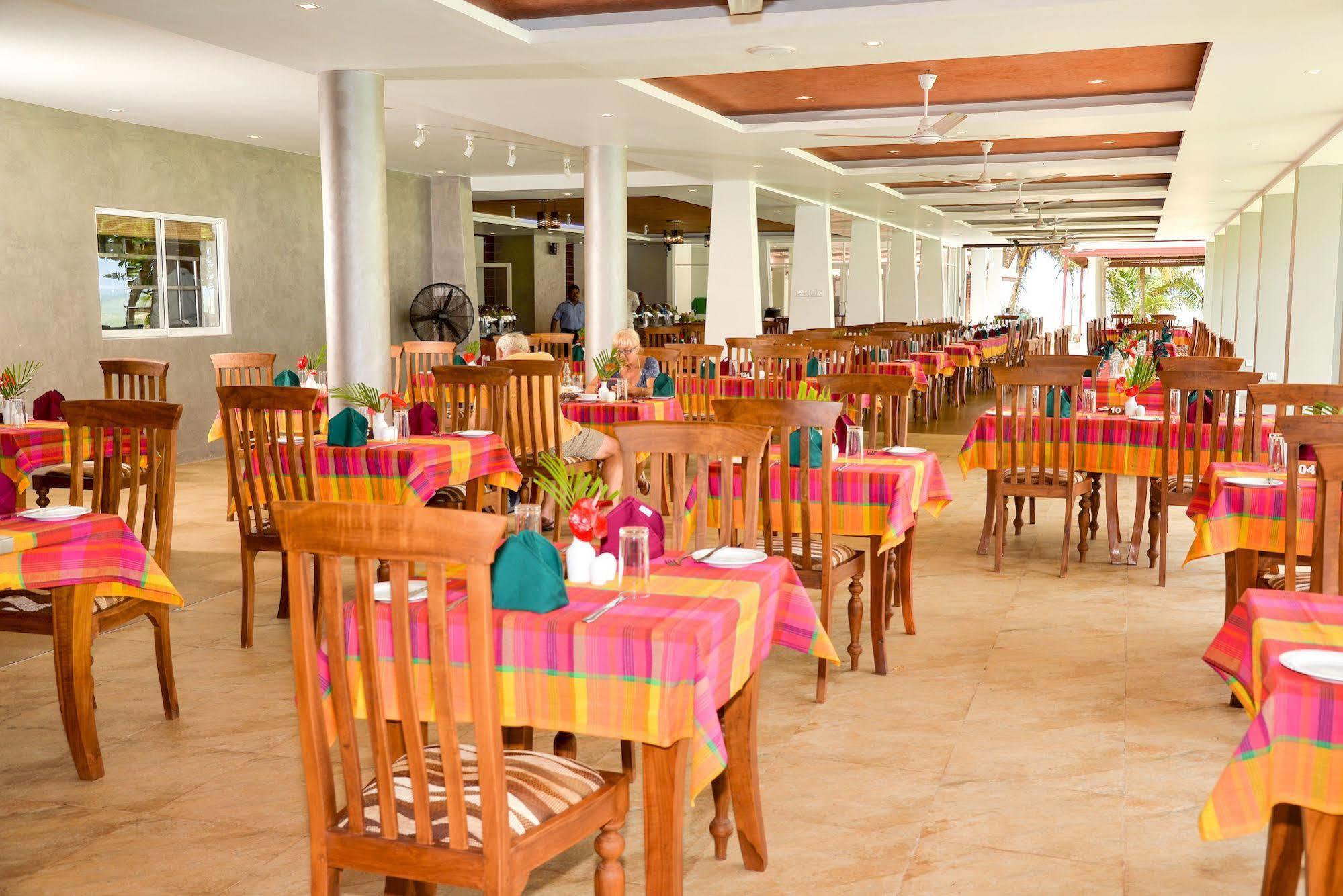 Paradise Beach Hotel Negombo Exterior photo